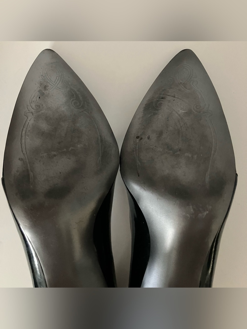 TAHARI Melanie Black Patent Leather Mary Jane Pumps Cone Kitten Heels EUC US 10 - Picture 12 of 14